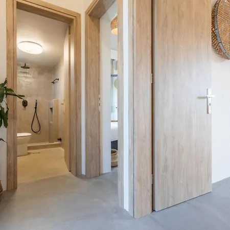 Βίλα Canova Μεσοβούνια